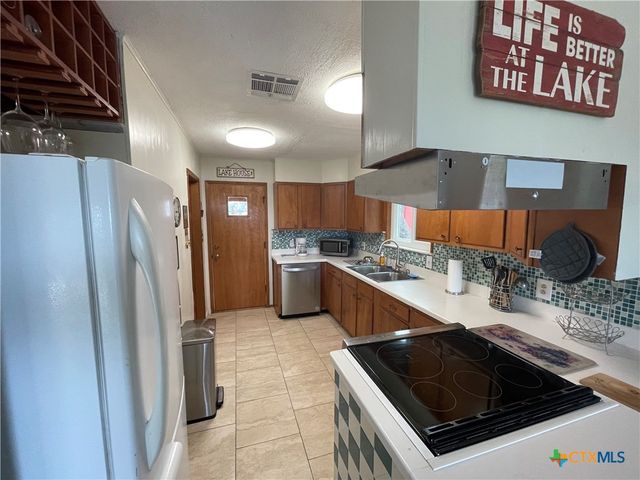 1221 Hallmark, Canyon Lake, TX 78133