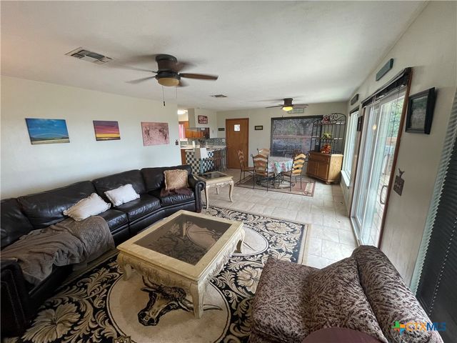 1221 Hallmark, Canyon Lake, TX 78133