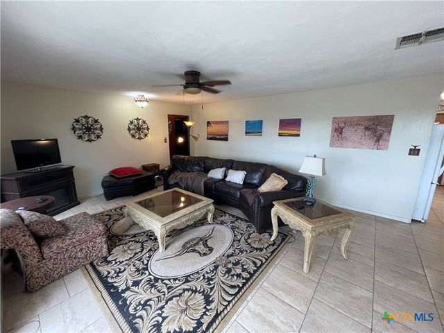 1221 Hallmark, Canyon Lake, TX 78133