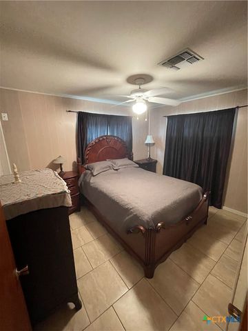 1221 Hallmark, Canyon Lake, TX 78133