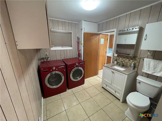 1221 Hallmark, Canyon Lake, TX 78133