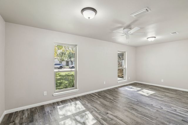 602 San Pedro Street, Grand Prairie, TX 75051