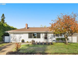 10821 Ne BRAZEE St, Portland, OR 97220