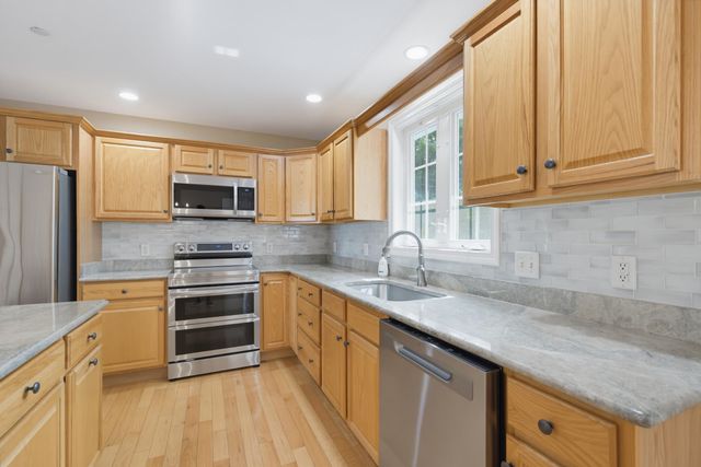 42 Iris Lane, Loudon, NH 03307