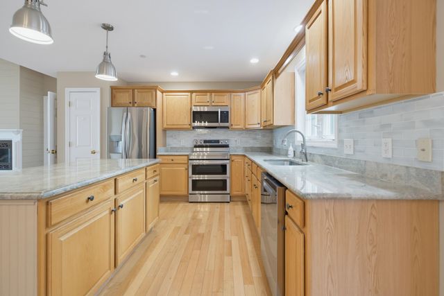 42 Iris Lane, Loudon, NH 03307