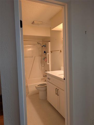 8402 Seawall Boulevard 4, Galveston, TX 77554