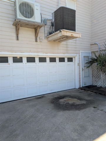8402 Seawall Boulevard 4, Galveston, TX 77554