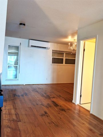 8402 Seawall Boulevard 4, Galveston, TX 77554