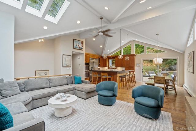 33 Dogwood Lane, Locust Valley, NY 11560