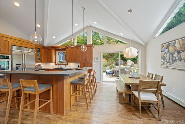 33 Dogwood Lane, Locust Valley, NY 11560