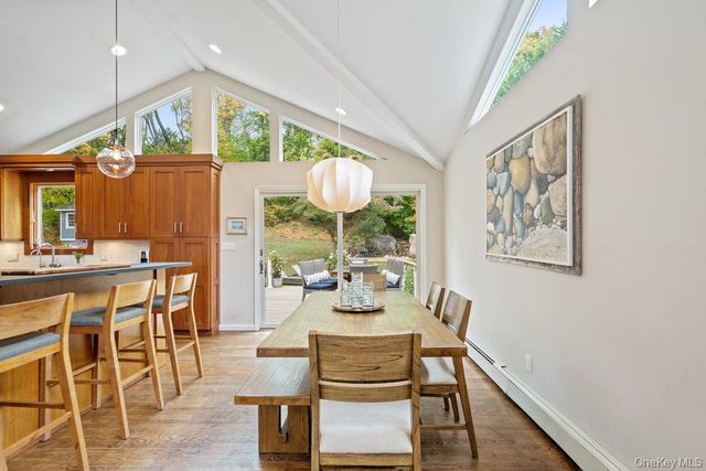 33 Dogwood Lane, Locust Valley, NY 11560