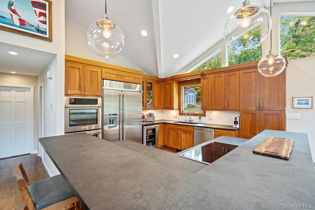 33 Dogwood Lane, Locust Valley, NY 11560