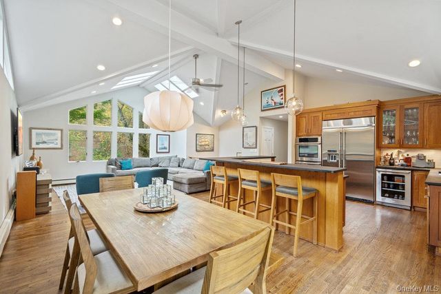 33 Dogwood Lane, Locust Valley, NY 11560