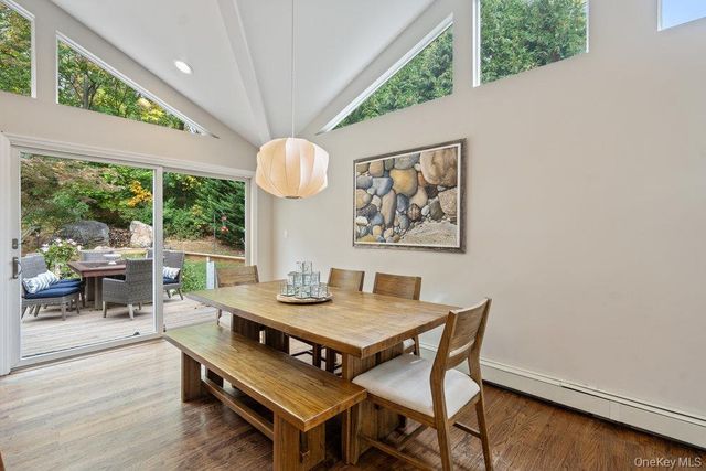 33 Dogwood Lane, Locust Valley, NY 11560