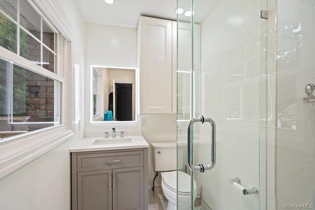 33 Dogwood Lane, Locust Valley, NY 11560