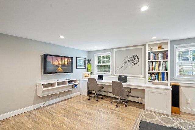 33 Dogwood Lane, Locust Valley, NY 11560