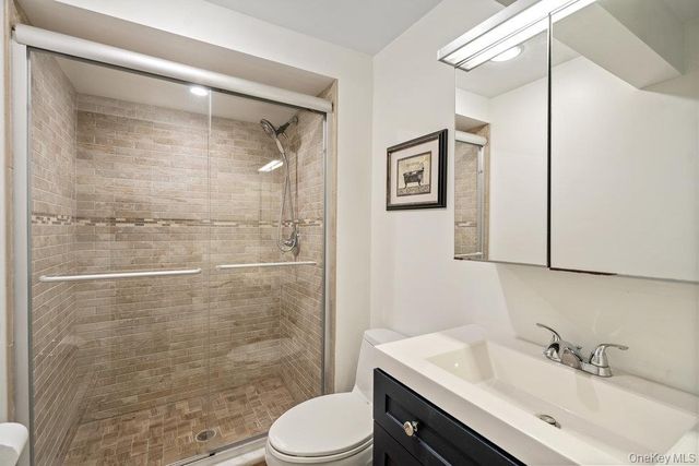 33 Dogwood Lane, Locust Valley, NY 11560