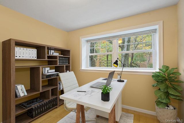 33 Dogwood Lane, Locust Valley, NY 11560