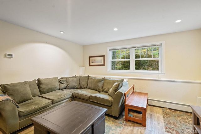 33 Dogwood Lane, Locust Valley, NY 11560