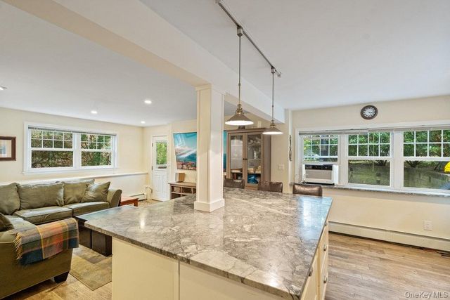 33 Dogwood Lane, Locust Valley, NY 11560