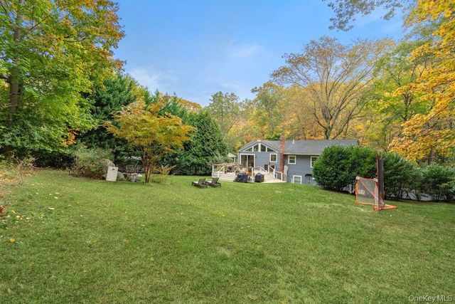 33 Dogwood Lane, Locust Valley, NY 11560