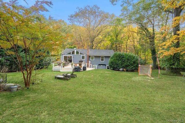 33 Dogwood Lane, Locust Valley, NY 11560