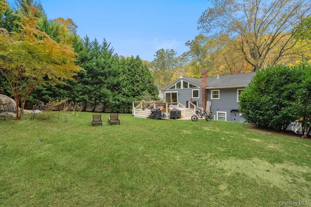 33 Dogwood Lane, Locust Valley, NY 11560