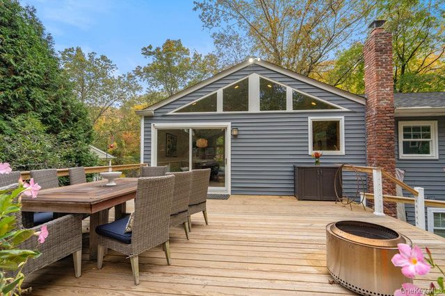 33 Dogwood Lane, Locust Valley, NY 11560