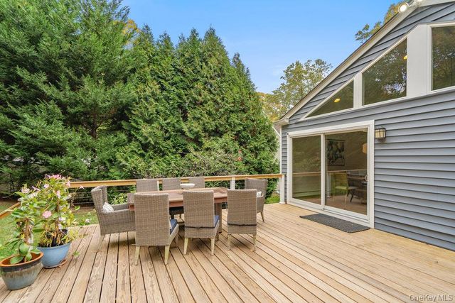 33 Dogwood Lane, Locust Valley, NY 11560