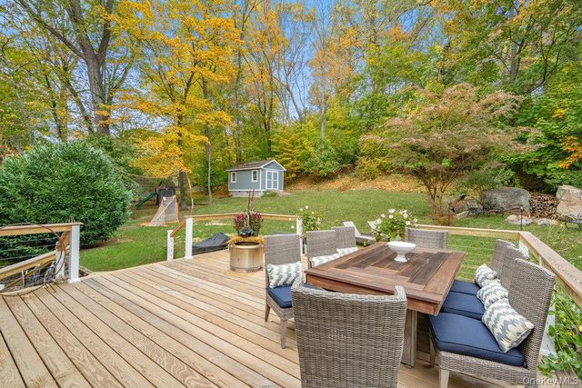 33 Dogwood Lane, Locust Valley, NY 11560