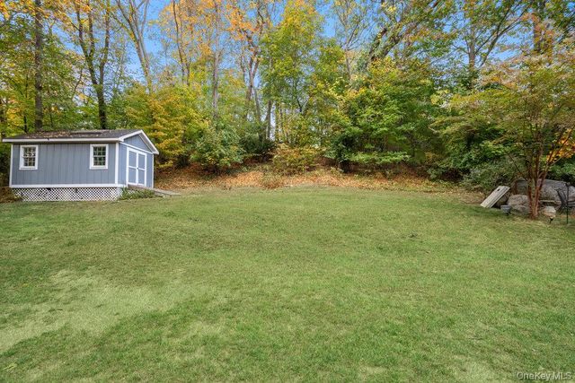 33 Dogwood Lane, Locust Valley, NY 11560