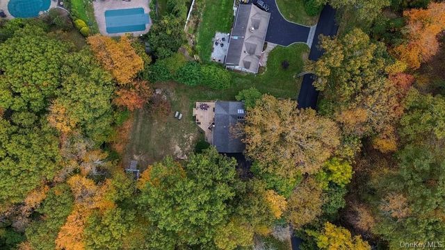 33 Dogwood Lane, Locust Valley, NY 11560