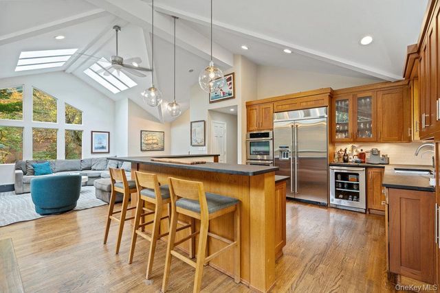 33 Dogwood Lane, Locust Valley, NY 11560