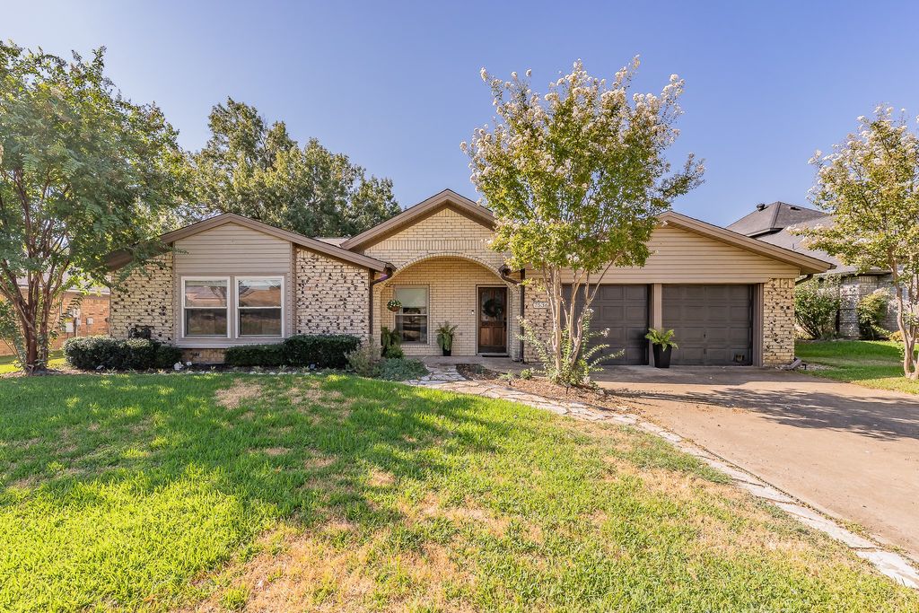 7536 Oak Park Drive, North Richland Hills, TX 76182 — exterior