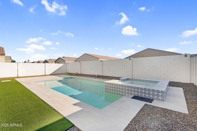 345 W SATINKA Drive, San Tan Valley, AZ 85140