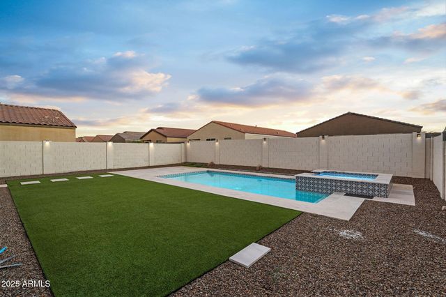 345 W SATINKA Drive, San Tan Valley, AZ 85140