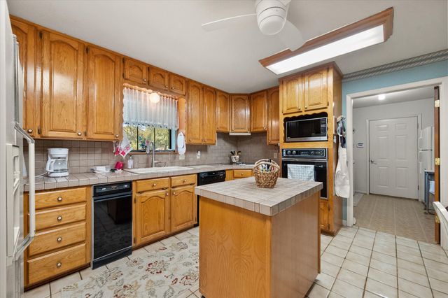5203 Thunderbird Trail, De Cordova, TX 76049