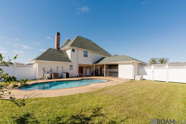 1800 Bay Tree St, Lutcher, LA 70071