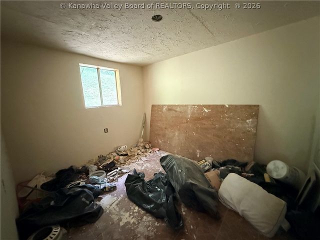 915 Campbells Creek Drive, Charleston, WV 25306