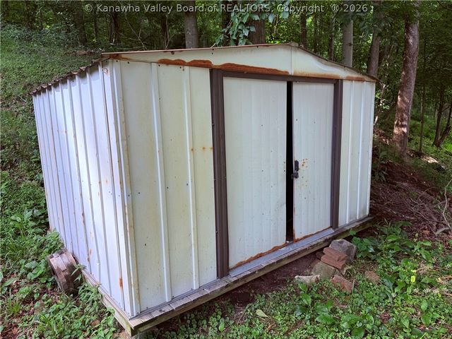 915 Campbells Creek Drive, Charleston, WV 25306