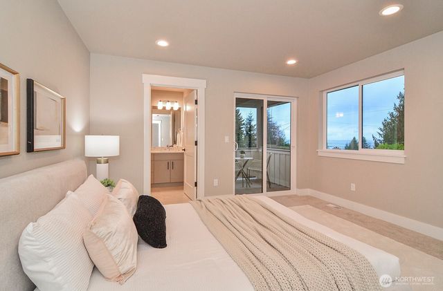 10202 44th Avenue SW, Seattle, WA 98146