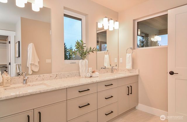 10202 44th Avenue SW, Seattle, WA 98146