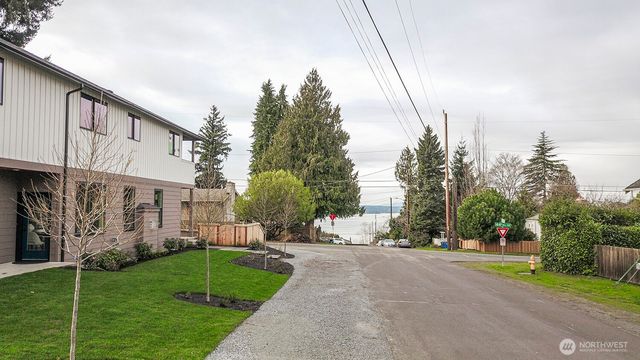 10202 44th Avenue SW, Seattle, WA 98146