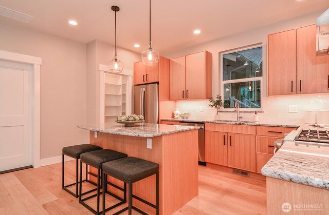 10202 44th Avenue SW, Seattle, WA 98146