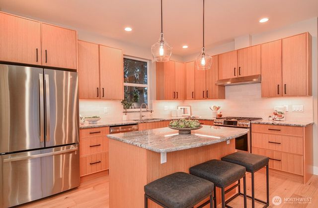 10202 44th Avenue SW, Seattle, WA 98146