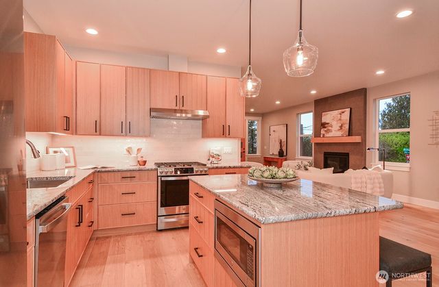 10202 44th Avenue SW, Seattle, WA 98146