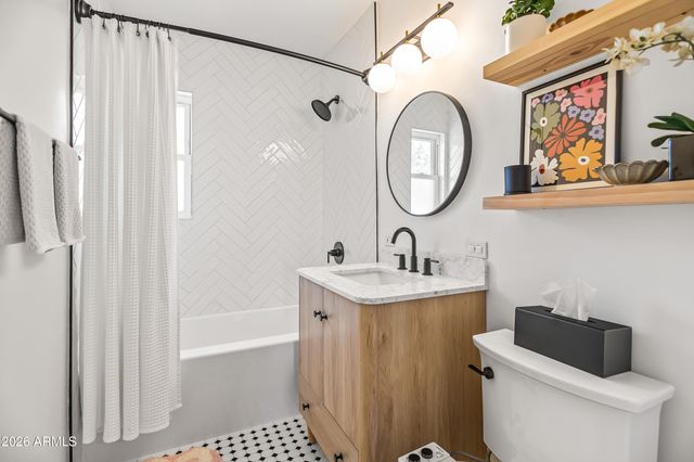 4013 E INDIANOLA Avenue, Phoenix, AZ 85018