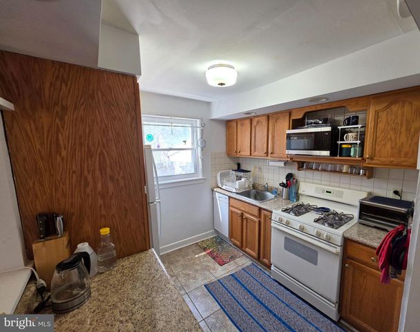 2538 WOODLAND RD, Abington, PA 19001