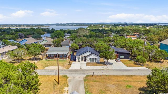 1224 BLUERIDGE DR, Canyon Lake, TX 78133