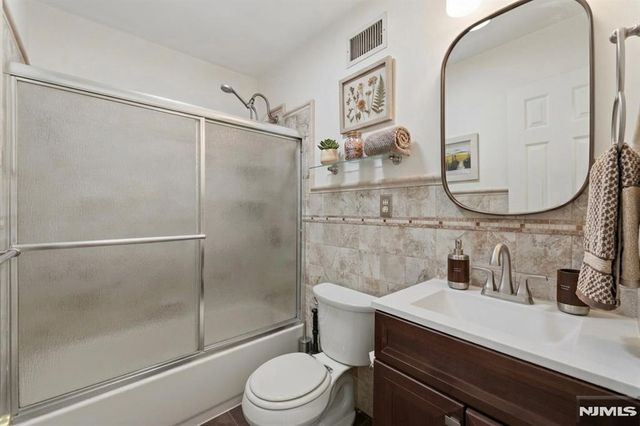 81 Hudson Avenue, Ridgefield Park, NJ 07660